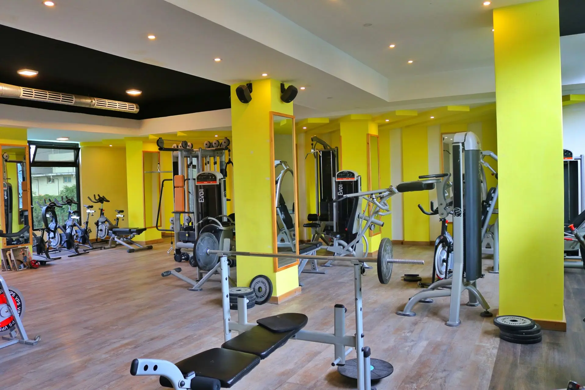 fully equipped gym physical exercise
